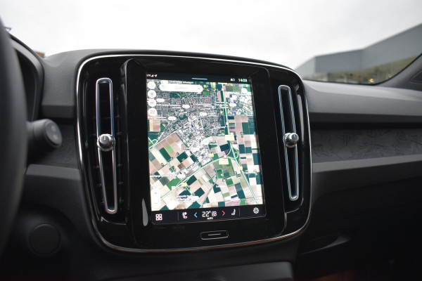 Volvo XC40 Recharge Core 70 kWh | Trekhaak | Interieur voorverwarming/(koeling) | Stoelverwarming- Stuurverwarming | Camera