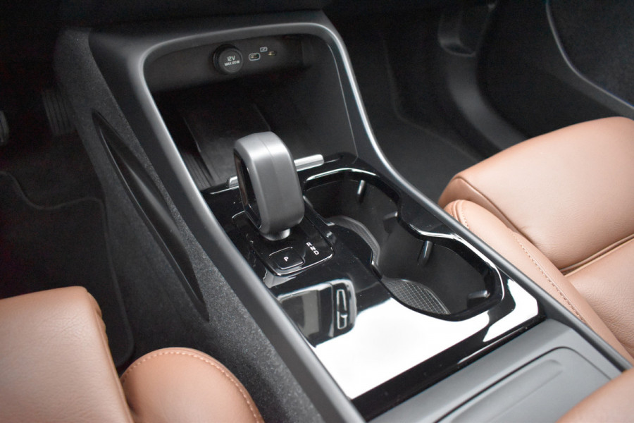 Volvo XC40 Recharge Core 70 kWh | Trekhaak | Interieur voorverwarming/(koeling) | Stoelverwarming- Stuurverwarming | Camera