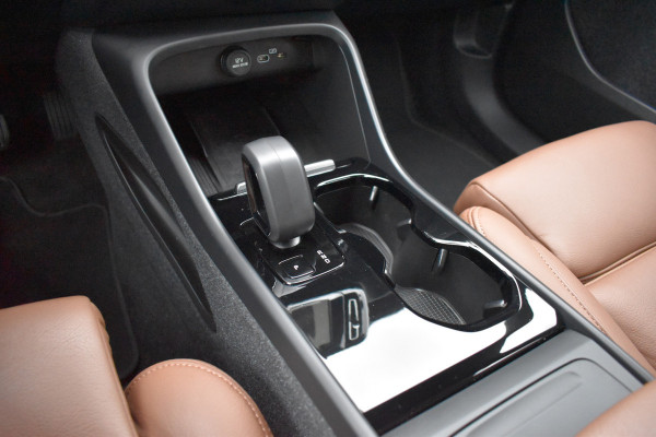 Volvo XC40 Recharge Core 70 kWh | Trekhaak | Interieur voorverwarming/(koeling) | Stoelverwarming- Stuurverwarming | Camera