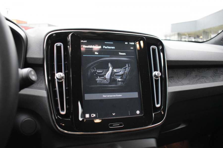 Volvo XC40 Recharge Core 70 kWh | Trekhaak | Interieur voorverwarming/(koeling) | Stoelverwarming- Stuurverwarming | Camera