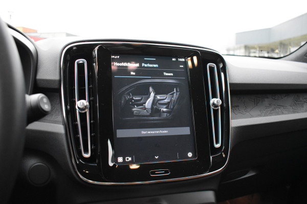 Volvo XC40 Recharge Core 70 kWh | Trekhaak | Interieur voorverwarming/(koeling) | Stoelverwarming- Stuurverwarming | Camera