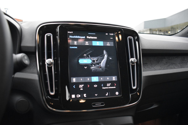 Volvo XC40 Recharge Core 70 kWh | Trekhaak | Interieur voorverwarming/(koeling) | Stoelverwarming- Stuurverwarming | Camera