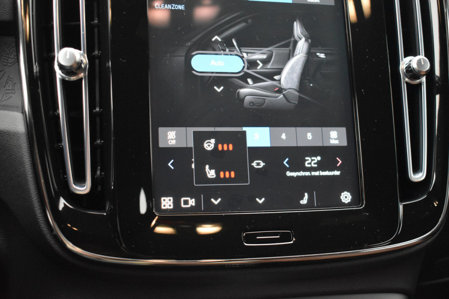 Volvo XC40 Recharge Core 70 kWh | Trekhaak | Interieur voorverwarming/(koeling) | Stoelverwarming- Stuurverwarming | Camera