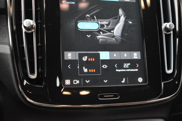 Volvo XC40 Recharge Core 70 kWh | Trekhaak | Interieur voorverwarming/(koeling) | Stoelverwarming- Stuurverwarming | Camera