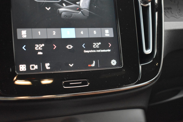 Volvo XC40 Recharge Core 70 kWh | Trekhaak | Interieur voorverwarming/(koeling) | Stoelverwarming- Stuurverwarming | Camera