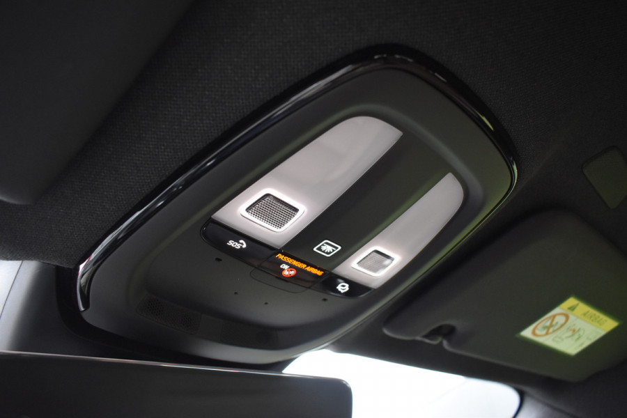 Volvo XC40 Recharge Core 70 kWh | Trekhaak | Interieur voorverwarming/(koeling) | Stoelverwarming- Stuurverwarming | Camera
