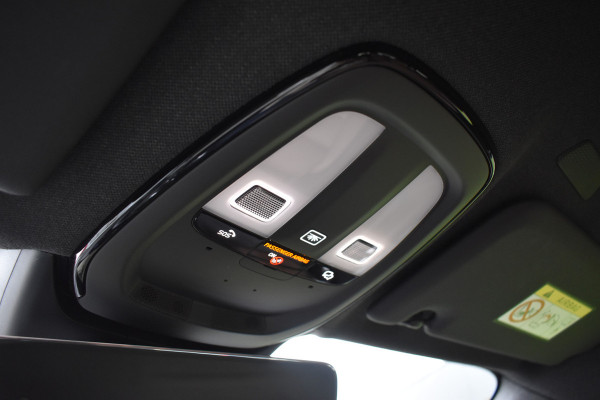 Volvo XC40 Recharge Core 70 kWh | Trekhaak | Interieur voorverwarming/(koeling) | Stoelverwarming- Stuurverwarming | Camera