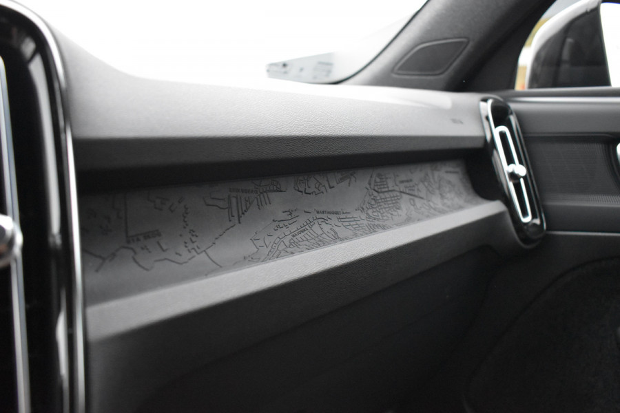 Volvo XC40 Recharge Core 70 kWh | Trekhaak | Interieur voorverwarming/(koeling) | Stoelverwarming- Stuurverwarming | Camera