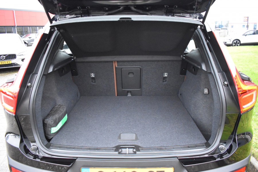 Volvo XC40 Recharge Core 70 kWh | Trekhaak | Interieur voorverwarming/(koeling) | Stoelverwarming- Stuurverwarming | Camera
