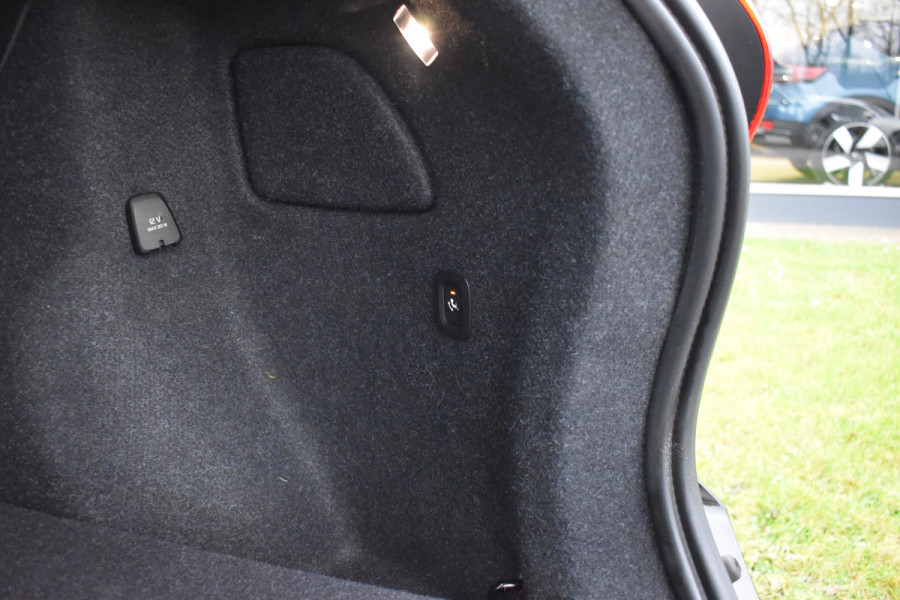 Volvo XC40 Recharge Core 70 kWh | Trekhaak | Interieur voorverwarming/(koeling) | Stoelverwarming- Stuurverwarming | Camera