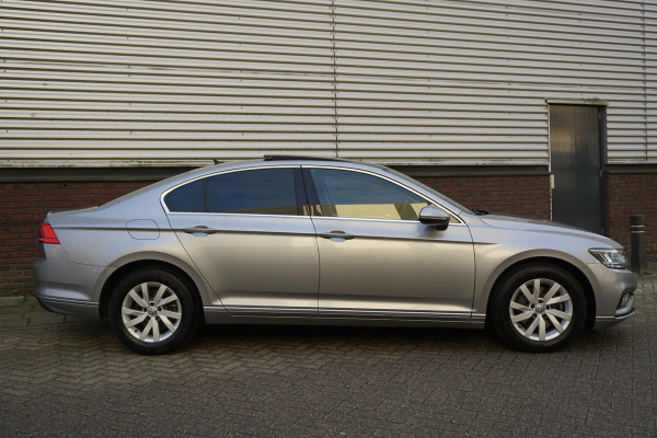 Volkswagen Passat 1.5 TSI 150PK Facelift/Panodak/Trekhaak /Rijklaarprijs!!