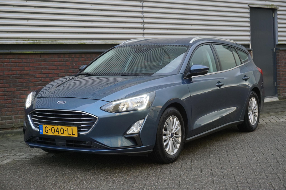 Ford FOCUS Wagon 1.0 EcoBoost 125PK Titanium Winterpakket Ford Focus Wagon 1.0 EcoBoost 125PK Titanium Business 100% Dealeronderhouden.