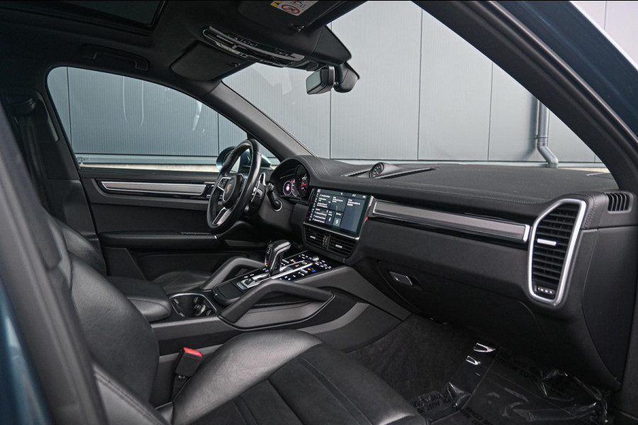 Porsche Cayenne 3.0 *BOSE / Sport-Chrono / Panorama / Stoelventilatie / Luchtvering / Vierwielbesturing / 18-wegs Stoelen + Memory*