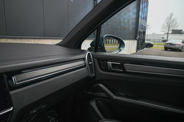 Porsche Cayenne 3.0 *BOSE / Sport-Chrono / Panorama / Stoelventilatie / Luchtvering / Vierwielbesturing / 18-wegs Stoelen + Memory*