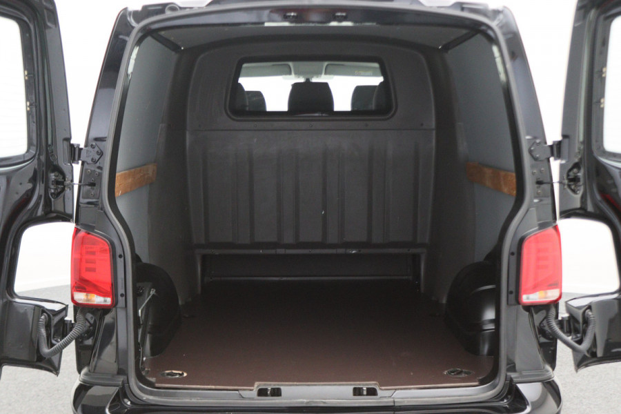 Volkswagen Transporter 2.0 TDI L2H1 DC Comfortline 5-Zits, Airco, Cruise, PDC, Navigatie, Trekhaak, Side-Bars, DAB, 20''