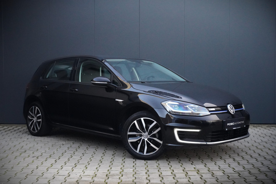 Volkswagen e-Golf E-DITION | Virtual | NAP | Keyless | Apple Carplay | LED | Ambiance Verlichting | BTW | Adaptive Cruise Control | LM. Velgen | Climate Control | Navigatie | PDC |