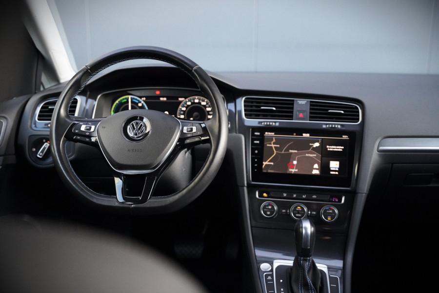 Volkswagen e-Golf E-DITION | Virtual | NAP | Keyless | Apple Carplay | LED | Ambiance Verlichting | BTW | Adaptive Cruise Control | LM. Velgen | Climate Control | Navigatie | PDC |