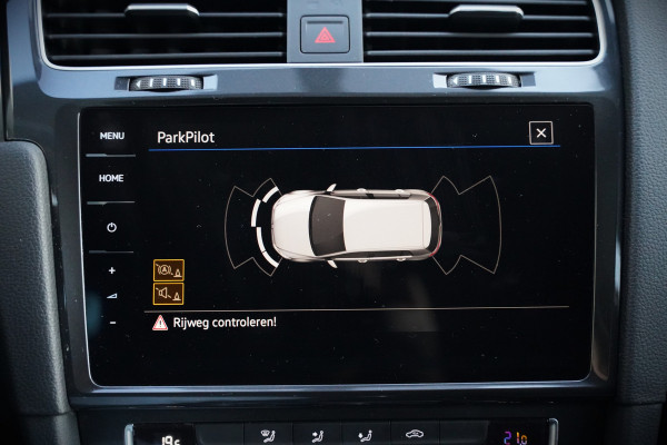 Volkswagen e-Golf E-DITION | Virtual | NAP | Keyless | Apple Carplay | LED | Ambiance Verlichting | BTW | Adaptive Cruise Control | LM. Velgen | Climate Control | Navigatie | PDC |