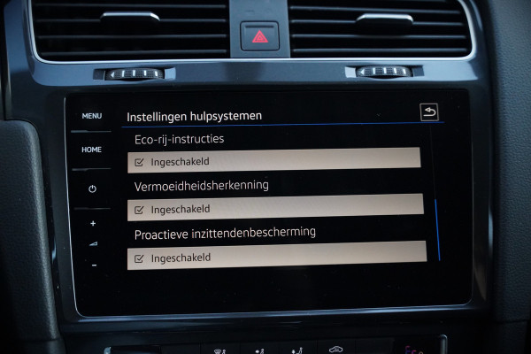 Volkswagen e-Golf E-DITION | Virtual | NAP | Keyless | Apple Carplay | LED | Ambiance Verlichting | BTW | Adaptive Cruise Control | LM. Velgen | Climate Control | Navigatie | PDC |