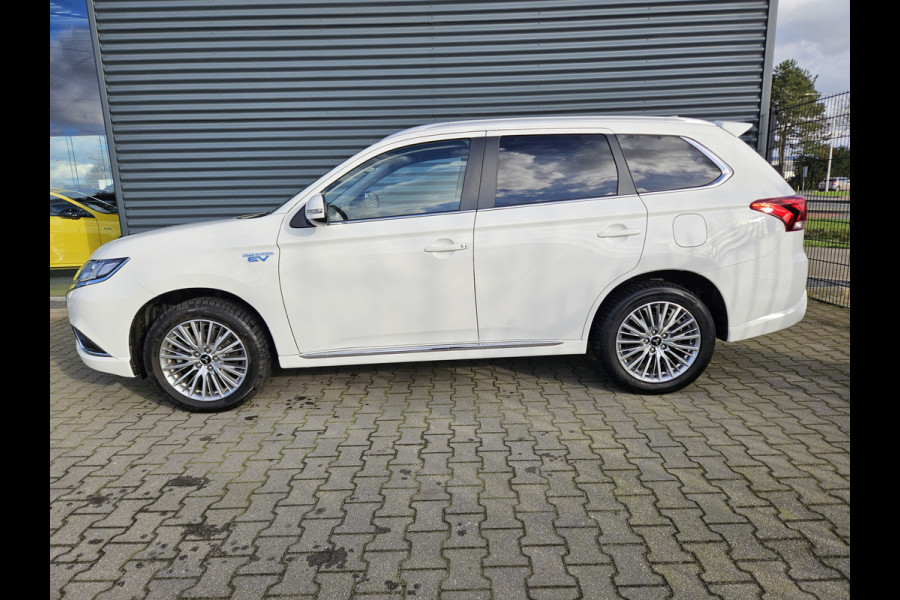 Mitsubishi Outlander 2.4 Intense Plug In Hybrid PHEV | Apple Carplay | Stoelverwarming | Camera | DAB | Keyless | 18"L.M | Privacy Glass |