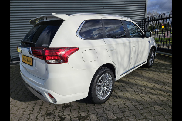 Mitsubishi Outlander 2.4 Intense Plug In Hybrid PHEV | Apple Carplay | Stoelverwarming | Camera | DAB | Keyless | 18"L.M | Privacy Glass |