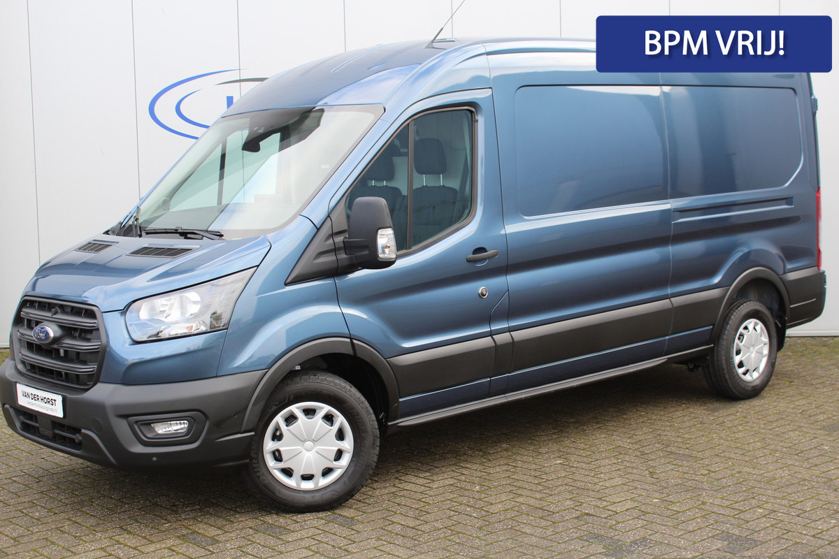 Ford Transit 350 2.0-130pk TDCI L3H2 Trend. Net ingereden, uit voorraad leverbaar ! Volautm. airco, metallic lak, lane- en side assist, adaptive cruise, navigatie by Apple carplay/Android auto cntrl, bijrijdersbank, USB aansluiting etc.