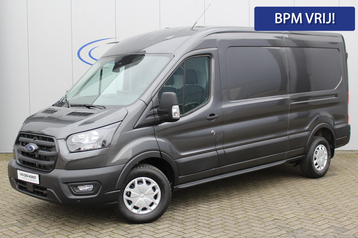 Ford Transit 350 2.0 TDCI L3H2 Trend 130pk Trend. Net ingereden, uit voorraad leverbaar ! Volautm. airco, metallic lak, lane- en side assist, adaptive cruise cntrl, navigatie by Apple carplay/Android auto cntrl, bijrijdersbank, USB aansluiting etc.