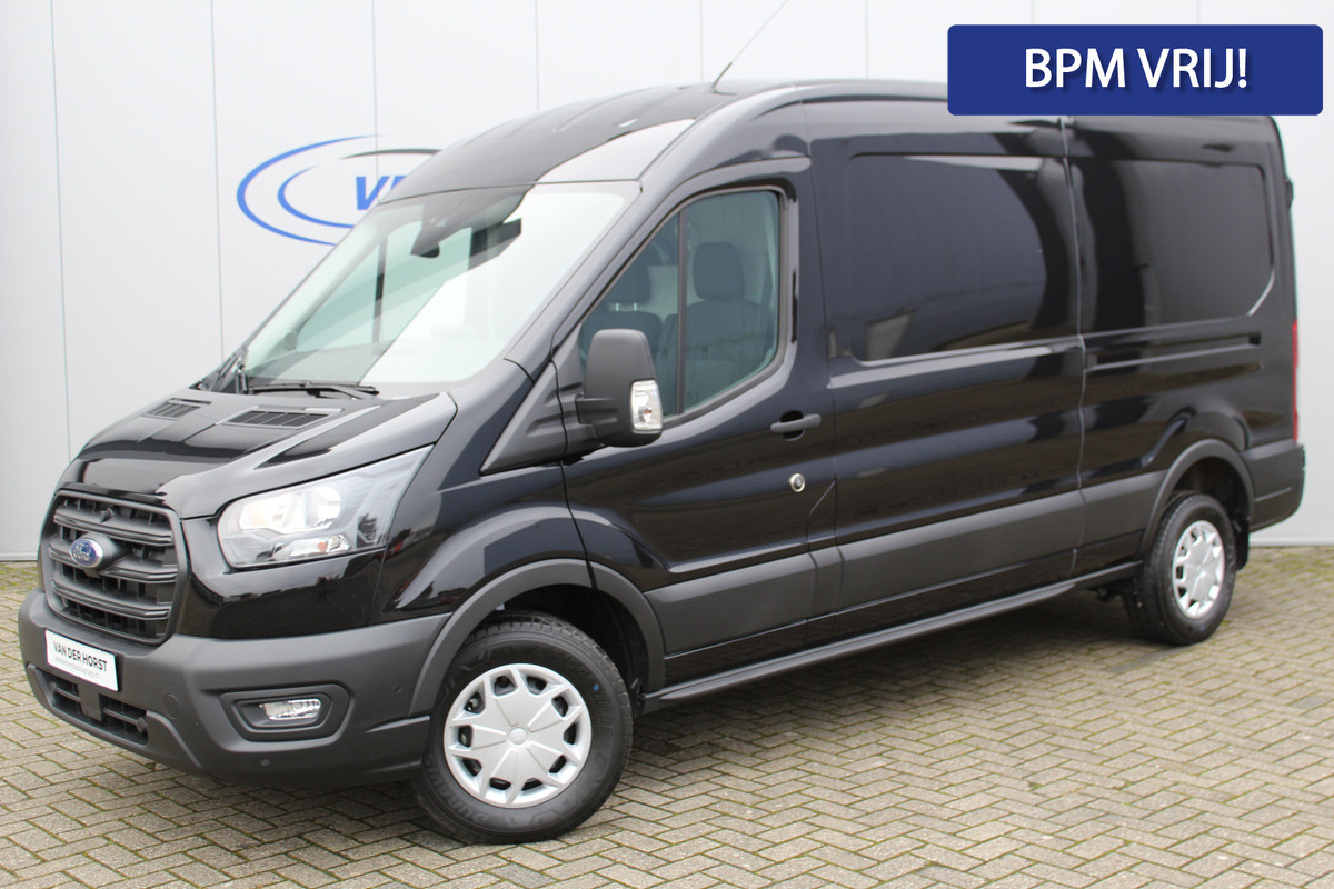 Ford Transit 350 2.0-130pk TDCI L3H2 Trend. Net ingereden, uit voorraad leverbaar ! Volautm. airco, metallic lak, lane- en side assist, adaptive cruise, navigatie by Apple carplay/Android auto cntrl, bijrijdersbank, USB aansluiting etc.