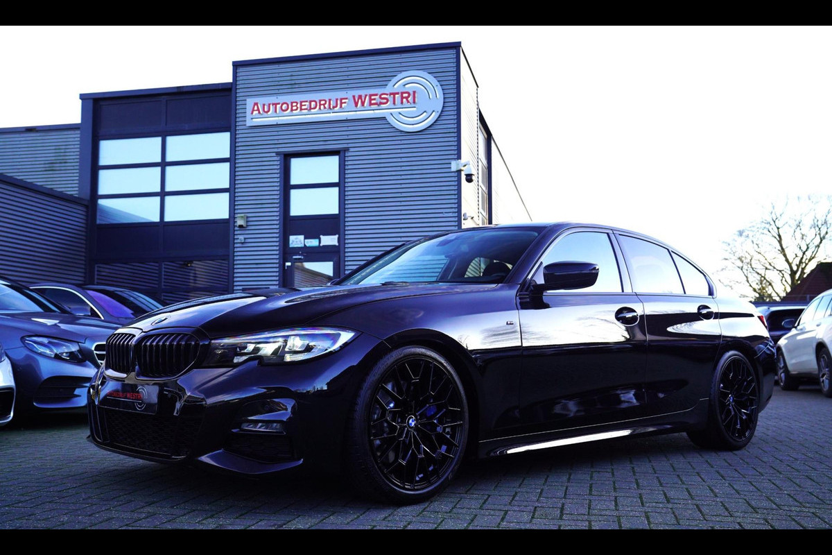 BMW 3-serie 330i High Executive | M-pakket | Stoelverwarming | M-sportvelgen | LED koplampen | Leder/alcantara |