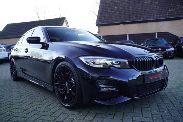 BMW 3-serie 330i High Executive | M-pakket | Stoelverwarming | M-sportvelgen | LED koplampen | Leder/alcantara |