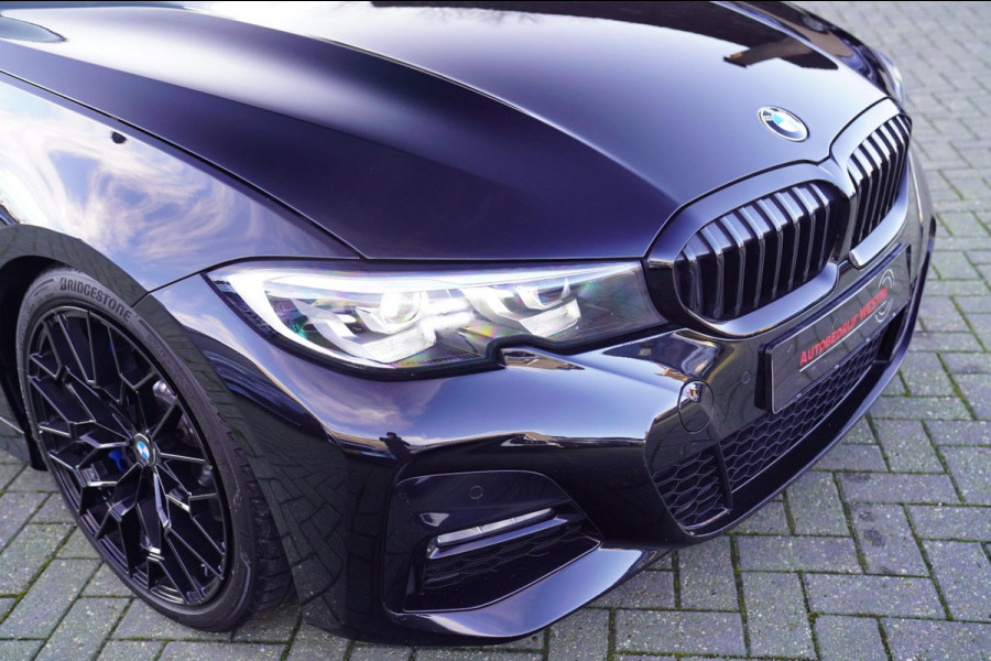 BMW 3-serie 330i High Executive | M-pakket | Stoelverwarming | M-sportvelgen | LED koplampen | Leder/alcantara |