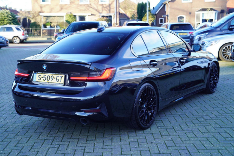 BMW 3-serie 330i High Executive | M-pakket | Stoelverwarming | M-sportvelgen | LED koplampen | Leder/alcantara |