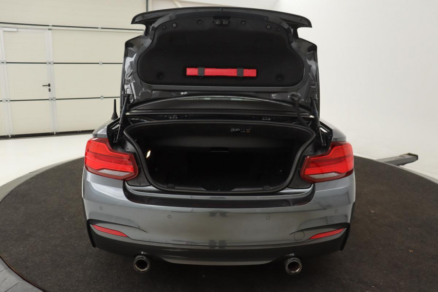 BMW 2 Serie Cabrio M240i | 340pk | Stoelverwarming | Adaptive cruise | Harman/Kardon | Camera | Full LED | Navigatie | Sportstoelen | M Sport