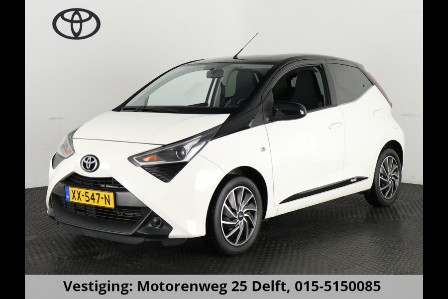 Toyota Aygo 1.0 VVT-i X-PLAY AUTOMAAT BI-TONE AIRCO. CAMERA. GARANTIE TOT 4-2029 !!