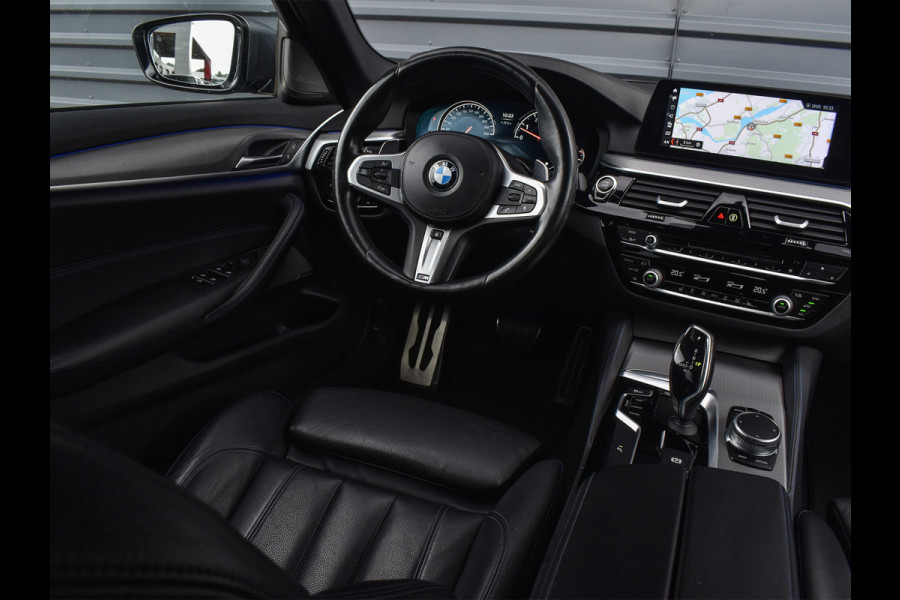 BMW 5 Serie 540i High Executive M-SPORT | HEAD UP | ACHTERUITRIJ CAMERA | STOEL- EN STUUR VERWARMING | HARMAN / KARDON AUDIO | AMBIANCE INTE