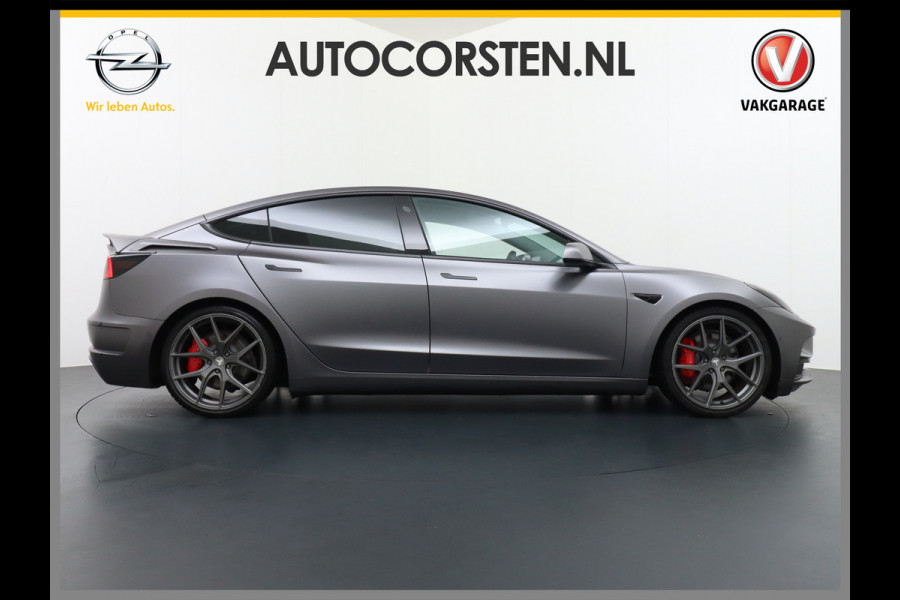 Tesla Model 3 Performance 513pk Bodykit-Startech-(Brabus) Warmtepomp Elec.-Achterklep AWD  0-100 3,4 sec. 20" FSD-vb. AutoPilot Carbon Spoiler Pdc Wifi Ecc 4wd Rode Remklauwen Carbon-Spoiler Dual Motor Long Range 75kWh 1e Eigenaar, Orig. NL-auto Staalgrijs gewrapt. Carbonlook delen interieur Unieke uitvoering!!