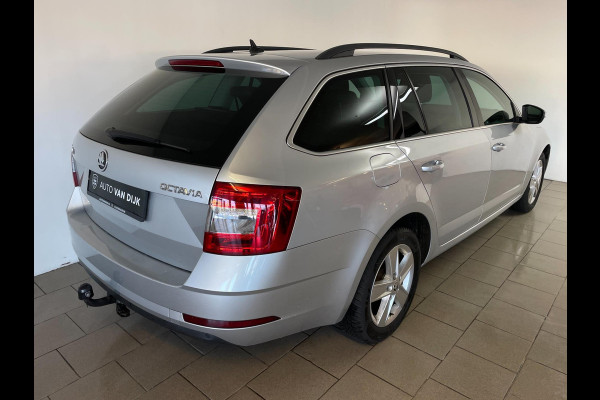 Škoda Octavia Combi 1.6 TDI Greentech Ambition Business AIRCO NAVI CRUISE APPLE CARPLAY STOELVERW VELGEN PRIVACYGL ZEER NETTE AUTO