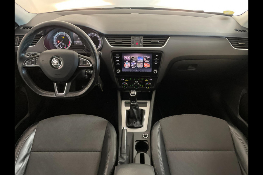 Škoda Octavia Combi 1.6 TDI Greentech Ambition Business AIRCO NAVI CRUISE APPLE CARPLAY STOELVERW VELGEN PRIVACYGL ZEER NETTE AUTO