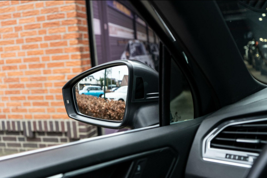 Volkswagen Tiguan 2.0 TSI 4Motion R-Line Pano / Camera / Trekhaak