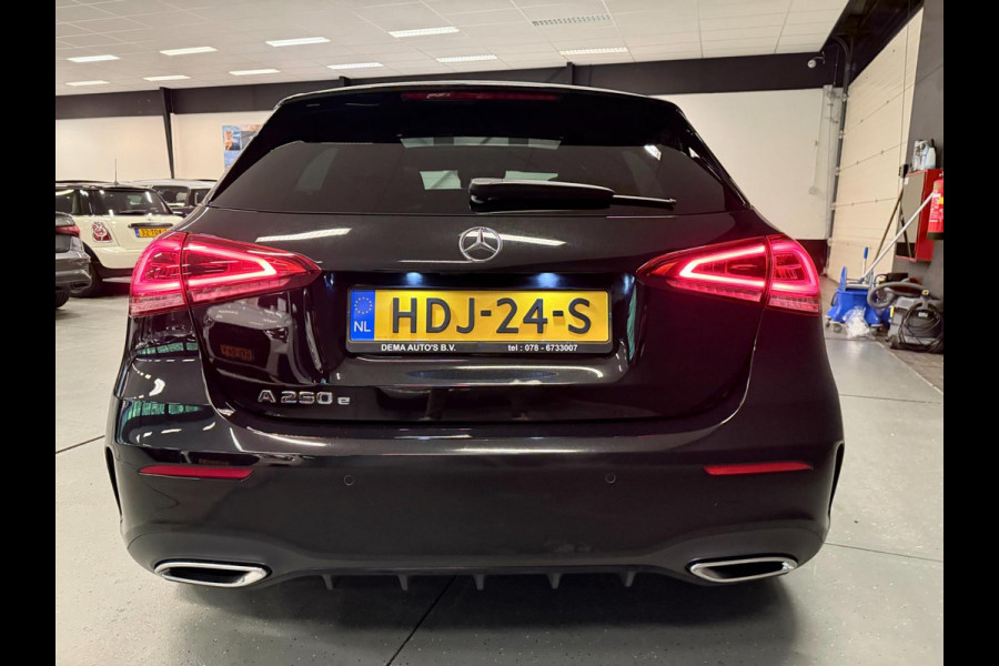 Mercedes-Benz A-Klasse 250 e AMG PANO/NAVI/CAM/LED/DAB/CARPLAY/SFEERVERL/H-UP/STOEL-M///