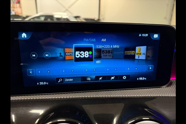 Mercedes-Benz A-Klasse 250 e AMG PANO/NAVI/CAM/LED/DAB/CARPLAY/SFEERVERL/H-UP/STOEL-M///