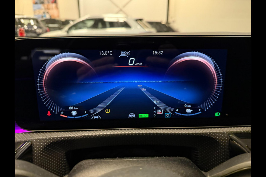 Mercedes-Benz A-Klasse 250 e AMG PANO/NAVI/CAM/LED/DAB/CARPLAY/SFEERVERL/H-UP/STOEL-M///