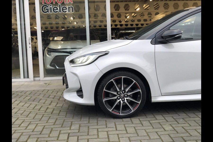 Toyota Yaris 1.5 Hybrid GR Sport | JBL, Dodehoekherkenning, Stoelverwarming, Smart connect, Dynamic Grey, Keyless, CarPlay, Half Leer