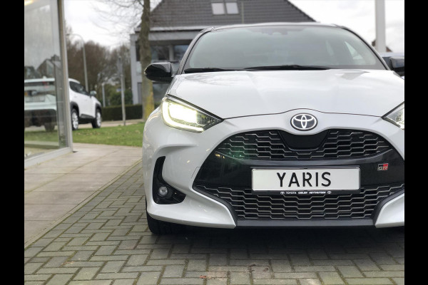 Toyota Yaris 1.5 Hybrid GR Sport | JBL, Dodehoekherkenning, Stoelverwarming, Smart connect, Dynamic Grey, Keyless, CarPlay, Half Leer