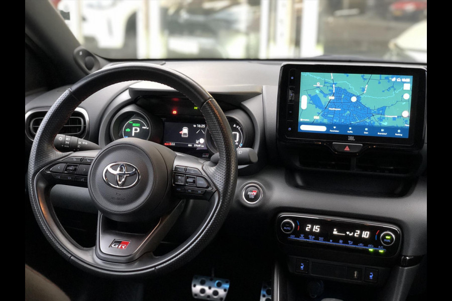 Toyota Yaris 1.5 Hybrid GR Sport | JBL, Dodehoekherkenning, Stoelverwarming, Smart connect, Dynamic Grey, Keyless, CarPlay, Half Leer