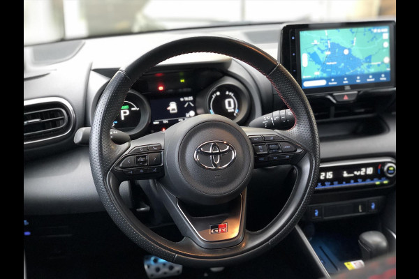 Toyota Yaris 1.5 Hybrid GR Sport | JBL, Dodehoekherkenning, Stoelverwarming, Smart connect, Dynamic Grey, Keyless, CarPlay, Half Leer