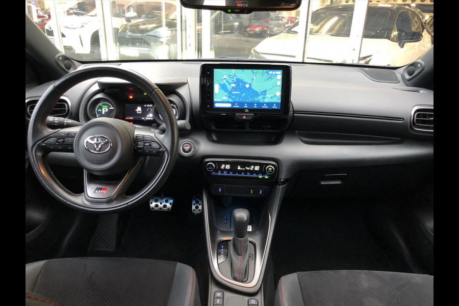 Toyota Yaris 1.5 Hybrid GR Sport | JBL, Dodehoekherkenning, Stoelverwarming, Smart connect, Dynamic Grey, Keyless, CarPlay, Half Leer