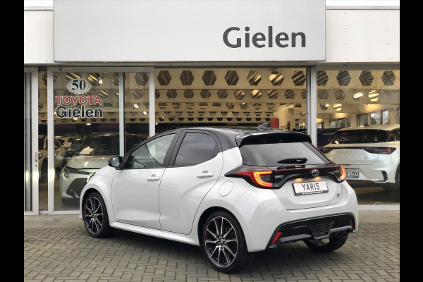 Toyota Yaris 1.5 Hybrid GR Sport | JBL, Dodehoekherkenning, Stoelverwarming, Smart connect, Dynamic Grey, Keyless, CarPlay, Half Leer