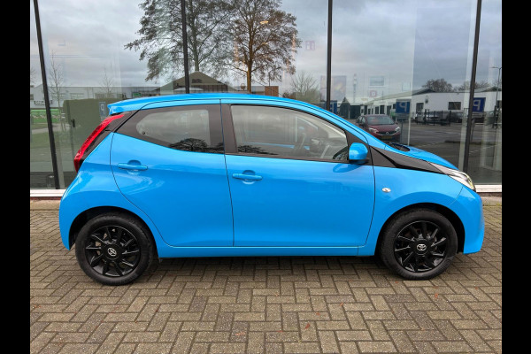 Toyota Aygo 1.0 VVT-i x-play - Automaat - Airco - Media - Parkeerhulp - Org.NL