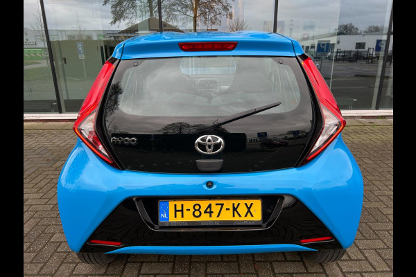 Toyota Aygo 1.0 VVT-i x-play - Automaat - Airco - Media - Parkeerhulp - Org.NL